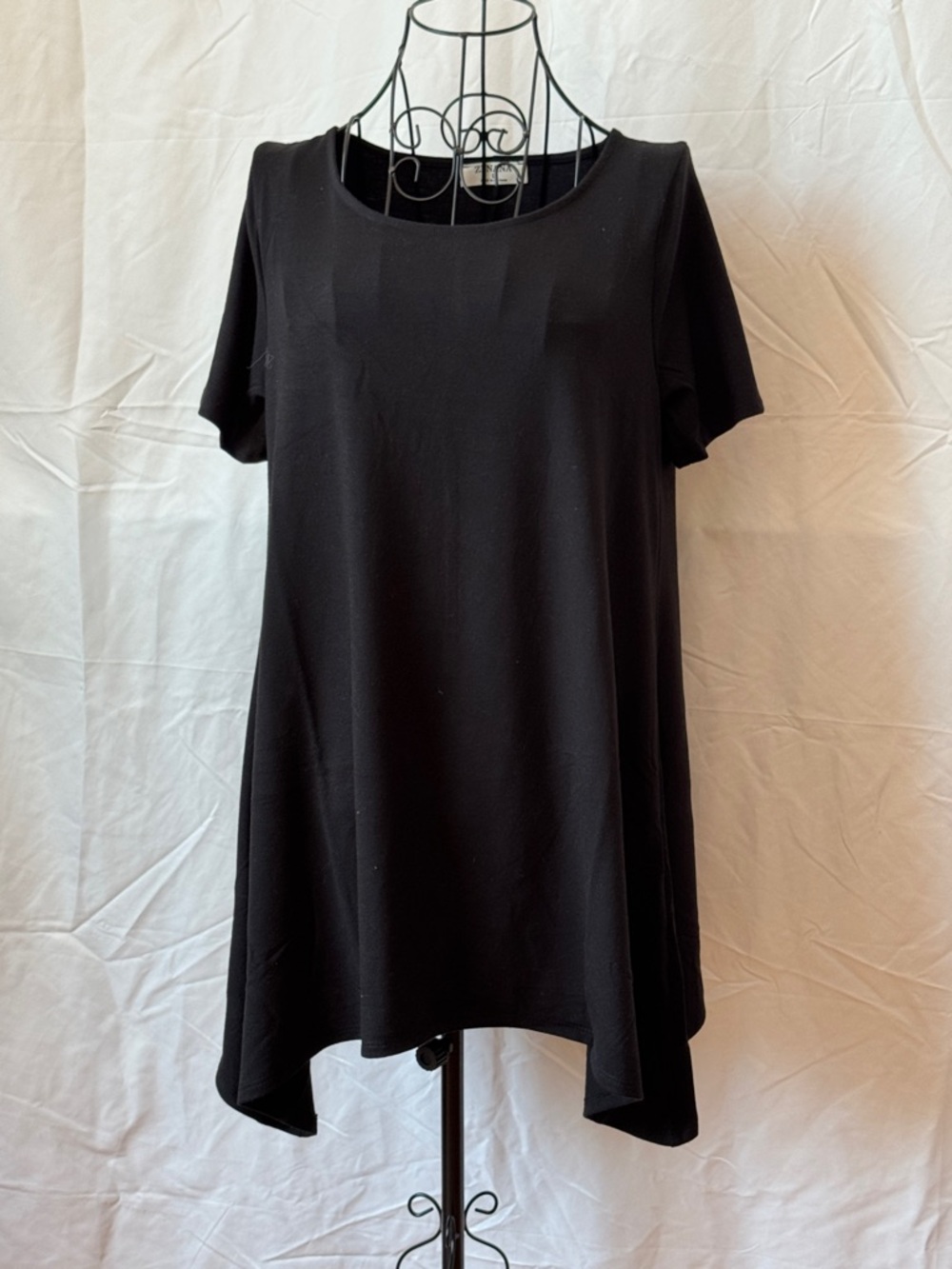 470 - Zenana Outfitters Black Short-Sleeve Swing Tunic Top